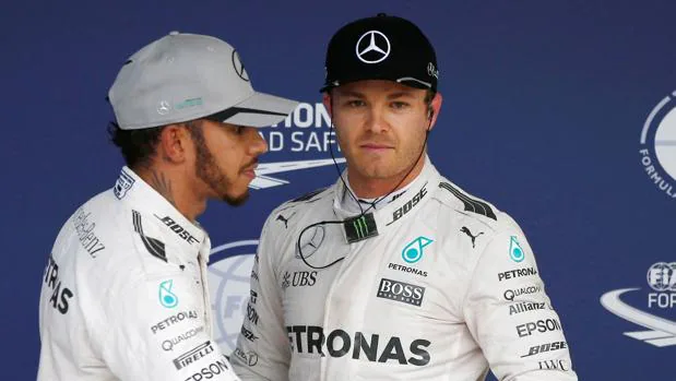 Hamilton y Rosberg, tras la sesión de clasificación
