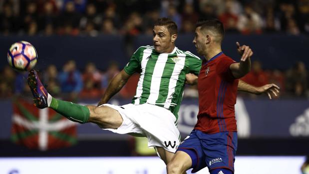 Felipe Gutiérrez da oxígeno al Betis