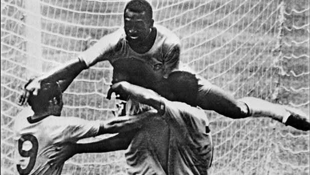 La selección brasileña, con Pelé y Carlos Alberto, en una foto del Mundial de México 70