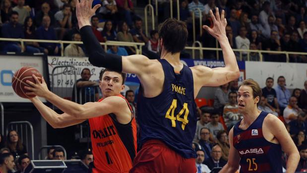 El Barcelona escapa de la trampa del Fuenlabrada