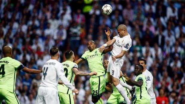 Pepe, frente al City en el Bernabéu en la última semifinal europea