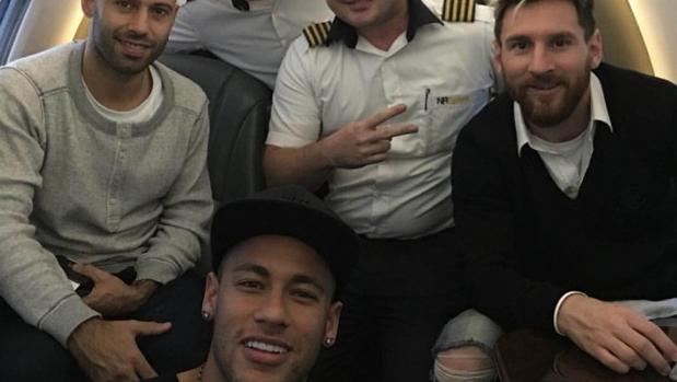 Mascherano, Neymar y Messi, en el avión privado del brasileño