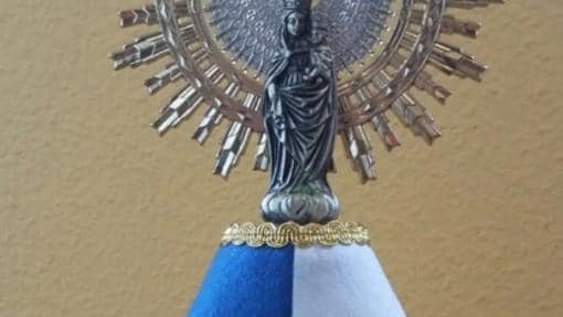 Virgen del Pilar entregada por el Ebro al Sabadell, club con el que comparte colores