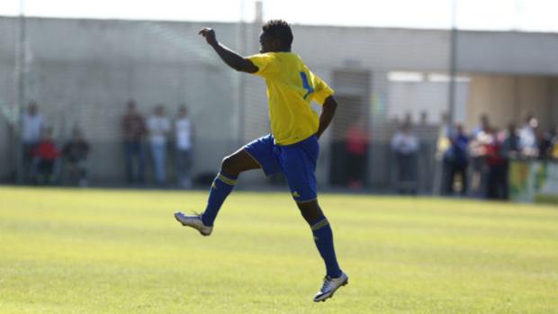 Un irregular pero peligroso San Juan pone a prueba el liderato del Cádiz CF B