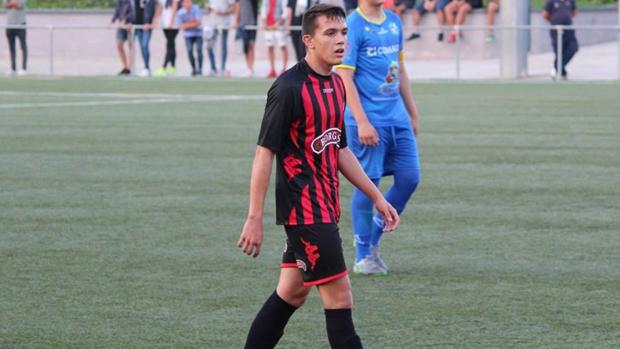 Rubén Sánchez con la camiseta del Nástic