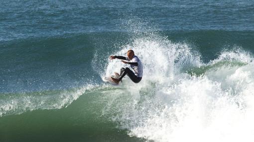 Yael Peña, campeon de Europa de Surf