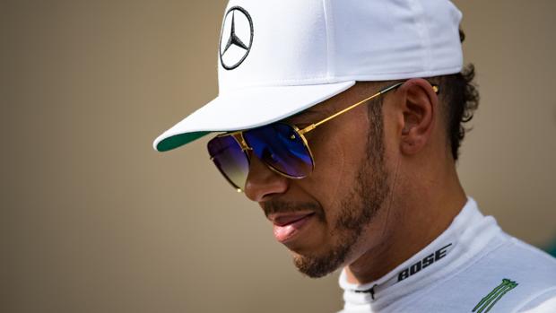 Lewis Hamilton lanza otro dardo a Mercedes