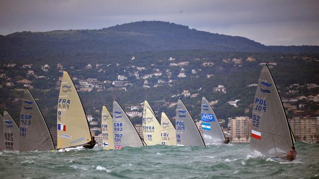 El fuerte viento marca una nueva jornada épica en la Christmas Race