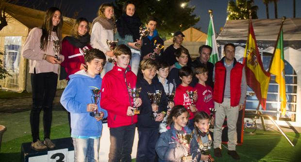 Felipe Sánchez, Susana Ridao, Luis Castañeda, Natalia Moreno, Lucía Morales y Blanca Boto, campeones de la Regata Ciudad del Puerto