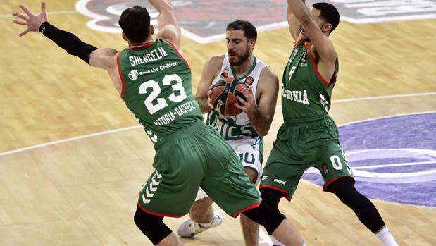 Un serio Baskonia no da opción al Unics Kazan