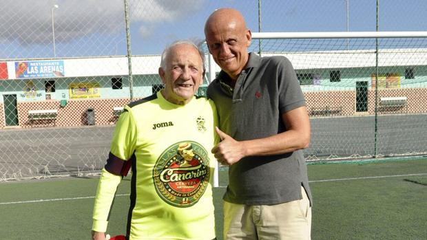 Tano Zunino junto a Pierluigi Collina , miembro del comité de Árbitros de la UEFA