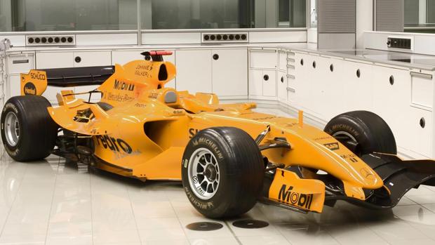 El McLaren MP4-20 (2006), decorado de naranja para unos test en Jerez