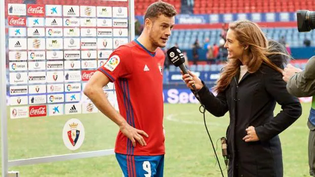 Oriol Riera, entrevistado al término del encuentro ante el Sevilla