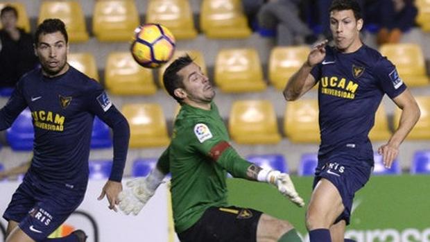 El UCAM gana con gol de Jona y sale provisionalmente de zona de descenso