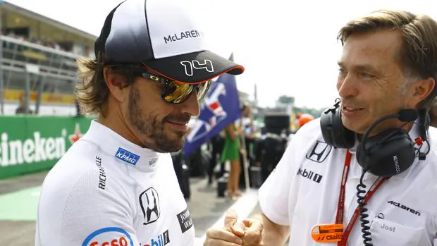 Alonso y Capito, durante un gran premio en 2016