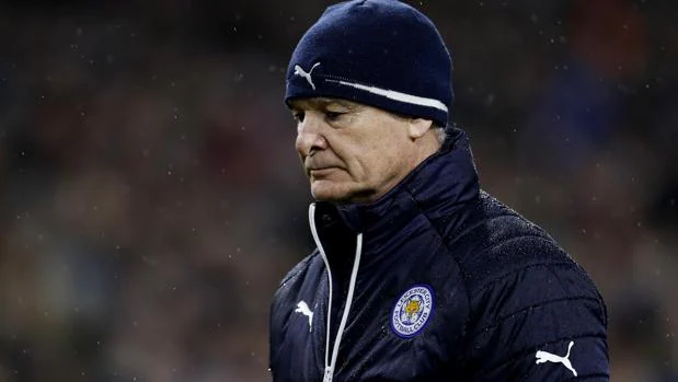 El Leicester da su «apoyo incondicional» a su entrenador milagro