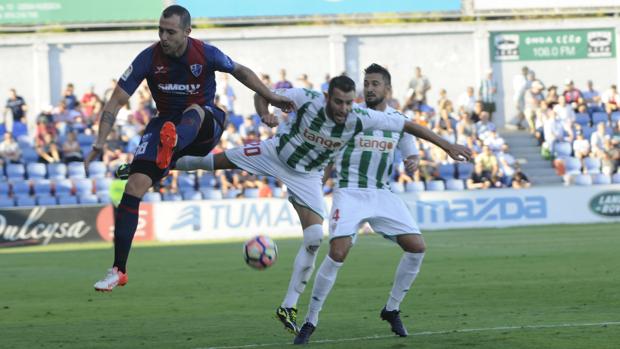 Antoñito y Héctor Rodas, en el Huesca-Córdoba de la primera vuelta