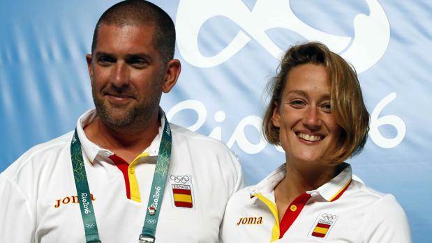 Mireia Belmonte, con su entrenador Fred Vergnoux