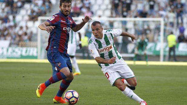 Juli, en el duelo entre el Córdoba CF y el Levante UD de la primera vuelta