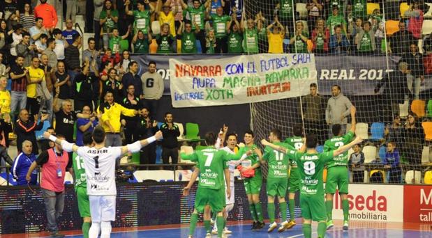 Los jugadores de Magna Gurpea celebran el pase a semifinales