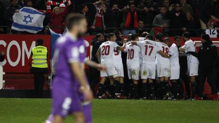 El Sevilla acabó, en el descuento, con la racha del Real Madrid