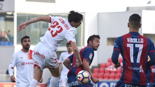 Un gol de Alexánder González en el minuto 94 da el triunfo al Huesca