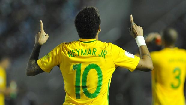 Paulinho y Neymar barren a Uruguay
