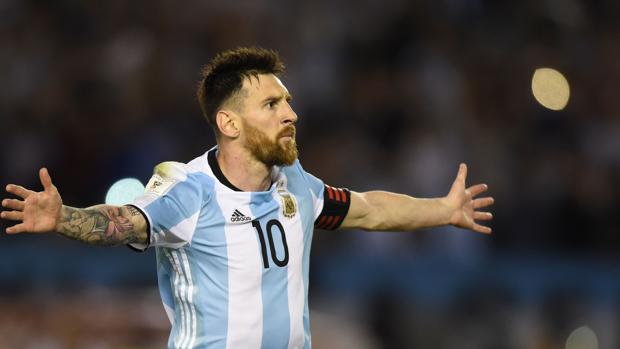 Leo Messi, capitán de la selección argentina, celebra el único tanto del partido