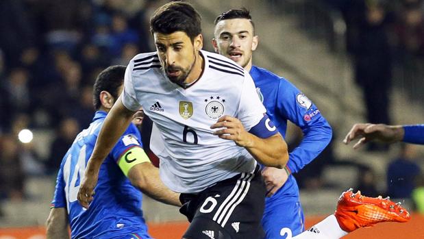 Khedira, ante Azerbaiyán