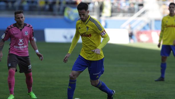 Tenerife, Oviedo y Getafe aprietan a un Cádiz CF que sigue tercero