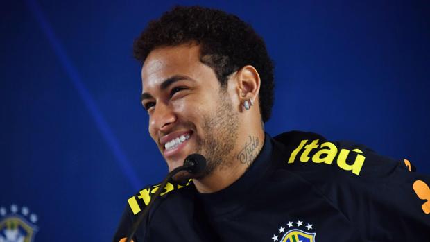 Neymar, capitán de Brasil