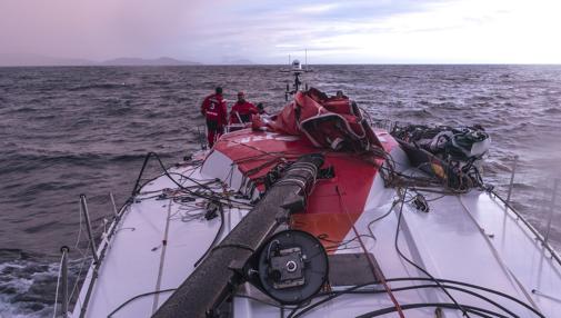 El «Mapfre» desarboló entrenándose en Sanxenxo