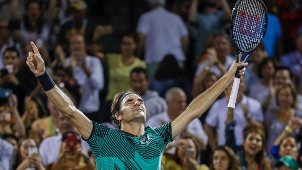 Federer sufre para ganar a Kyrgios y jugará su final número 23 con Nadal