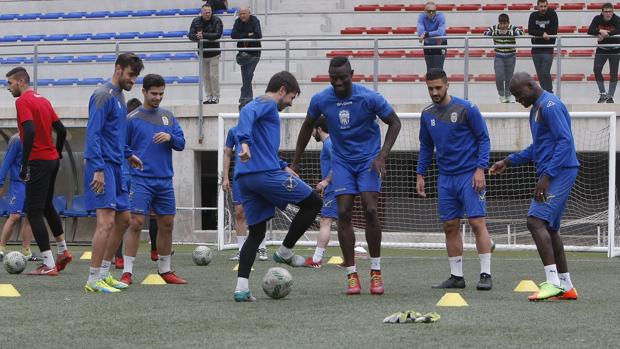 Los jugadores del Eldense, club salpicado por los amaños, durante un entrenamiento