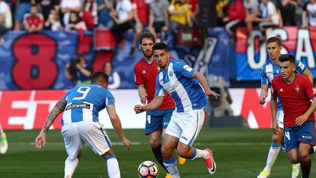 Osasuna festeja su primer triunfo en casa con dos goles de Sergio León