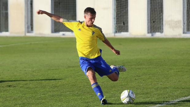 El Cádiz B vence en Rota y se queda a un triunfo del ascenso