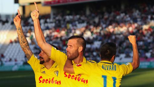 Ortuño celebra uno de sus goles en Córdoba.