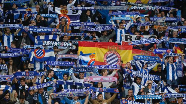 Aficionados del Espanyol en el choque ante el Barcelona