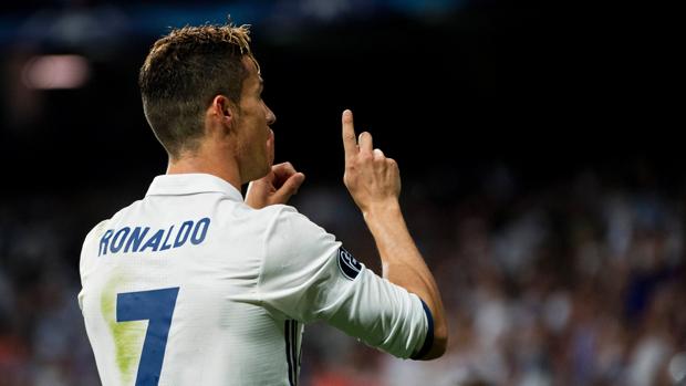 El gesto de Cristiano Ronaldo a la grada tras su triplete