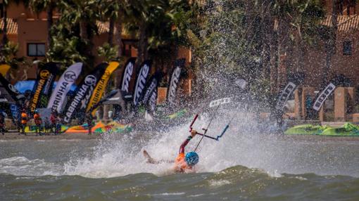 Sergio Turegano y Claudia León, primeros Campeones de España Junior TT:R Kiteboarding