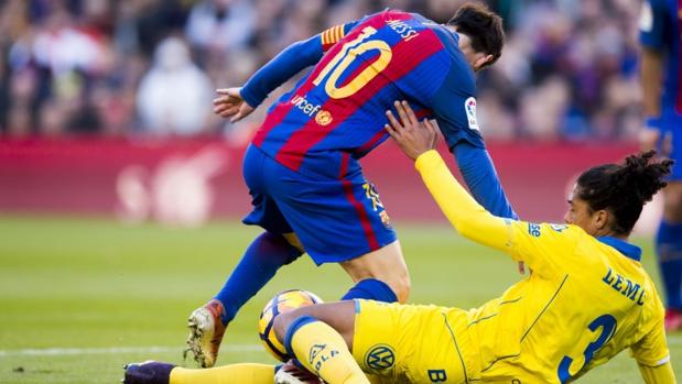 El Barça gana pero pierde la esperanza