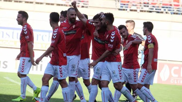 Los jugadores del Real Murcia celebran un gol en la Liga