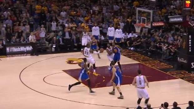 El auto «alley-oop» de LeBron James