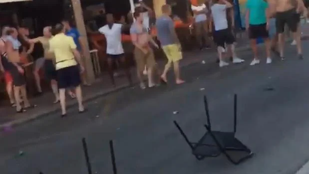 Durante la pelea volaron varias sillas
