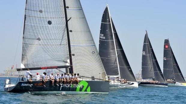 Medio centenar de embarcaciones en el Trofeo de la Reina