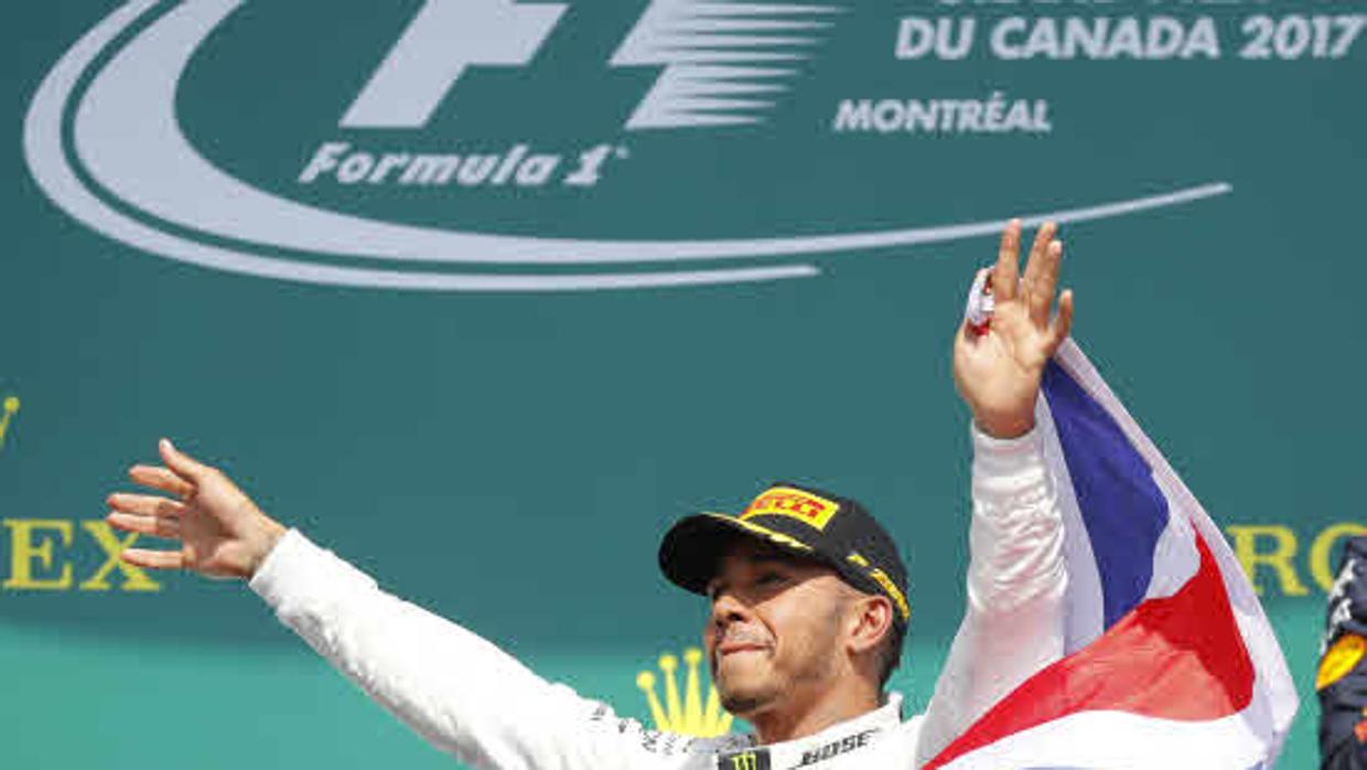 Hamilton presiona a Mercedes hablando de su retirada