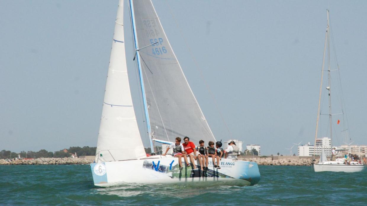 El «Estero Blanco» ganó la X Regata Amigos de la Vela