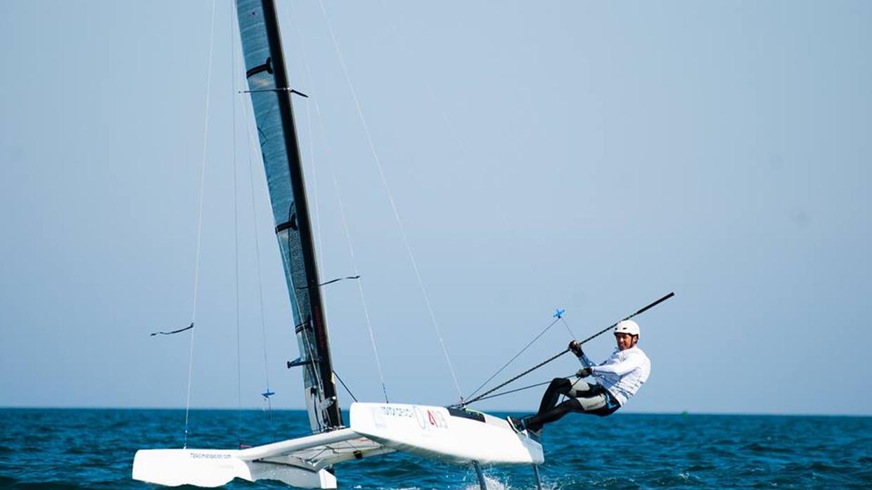 Santiago Nieto, en cabeza de la Liga de Catamarán