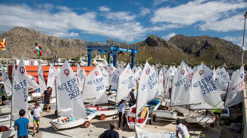 Álvarez-Dardet y Lladó llegan a la última jornada del Nacional de Optimist separados por tres puntos