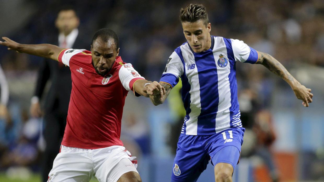 Cristian Tello en su etapa en el Oporto durante un partido ante el Braga